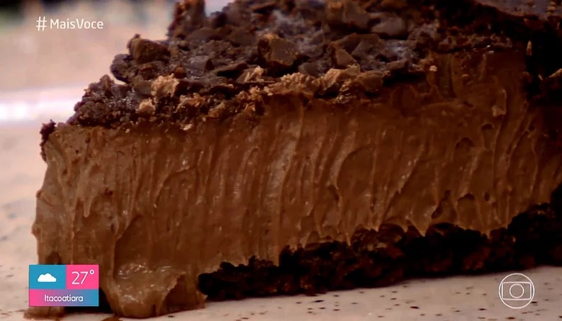 Diferentão: Aprenda a fazer bolo de chocolate cremoso
