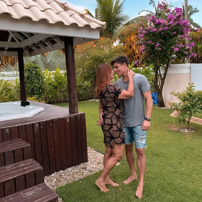 Tiago Ramos deixa mansão da mãe de Neymar e levanta rumores de separação