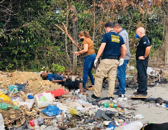 Homem encontrado em lixão foi torturado e morto a facadas em Manaus