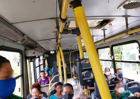 Passageiros de ônibus 086 são flagrados sem máscara de proteção em Manaus 