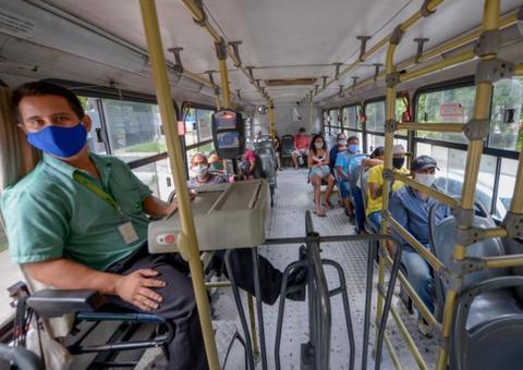 Ônibus do transporte coletivo só podem trafegar com passageiros sentados em Manaus