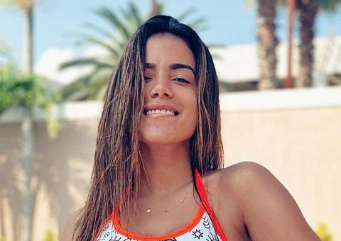 Anitta vai ser titia e pede para decorar quarto e escolher looks do novo sobrinho