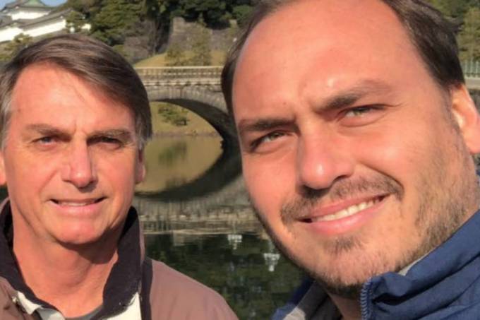 Investigação da Polícia Federal contra Carlos deixa Jair Bolsonaro irritado