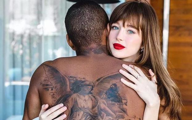 Nego do Borel posta foto com namorada e surpreende fãs: 'Dakota Johnson?'