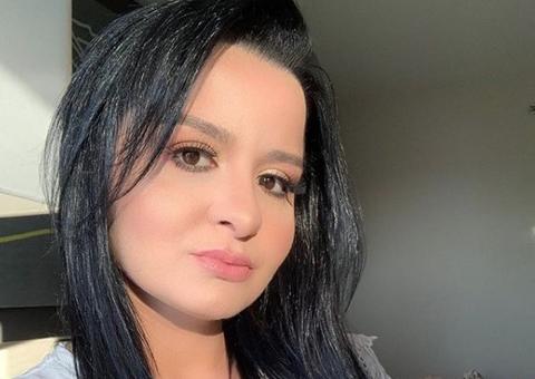 Maraisa surge com rosto de diferente em live e fãs disparam: 'irreconhecível'