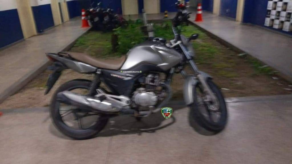 Adolescente é apreendido após roubar motocicleta em Manaus 