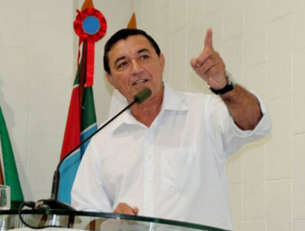 Prefeito de Itacoatiara e Executivo são multados em quase meio milhão por contrato irregular