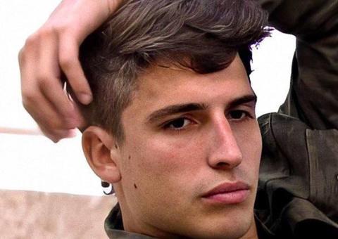 Ex-BBB Felipe Prior presta depoimento na delegacia após acusações de estupro 