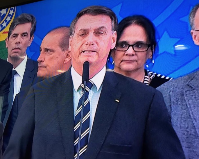 Bolsonaro diz que Moro queria indicação ao STF em troca de demissão de Valeixo