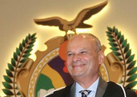 TRE Amazonas homenageia presidente do TCE com Medalha de honra