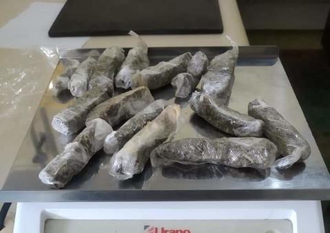 Suspeito de integrar facção criminosa é preso com droga escondida na casa da namorada no Amazonas 