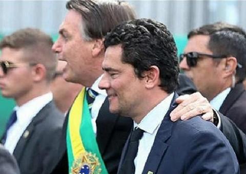 Após Moro exibir troca de mensagens, Bolsonaro relembra 'VazaJato' contra ex-juiz