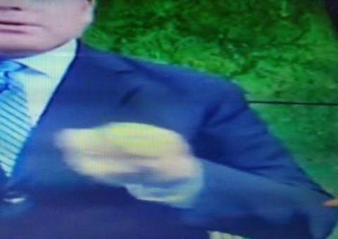 Apresentador solta pum enquanto anuncia furacão e piora tudo ao tentar disfarçar