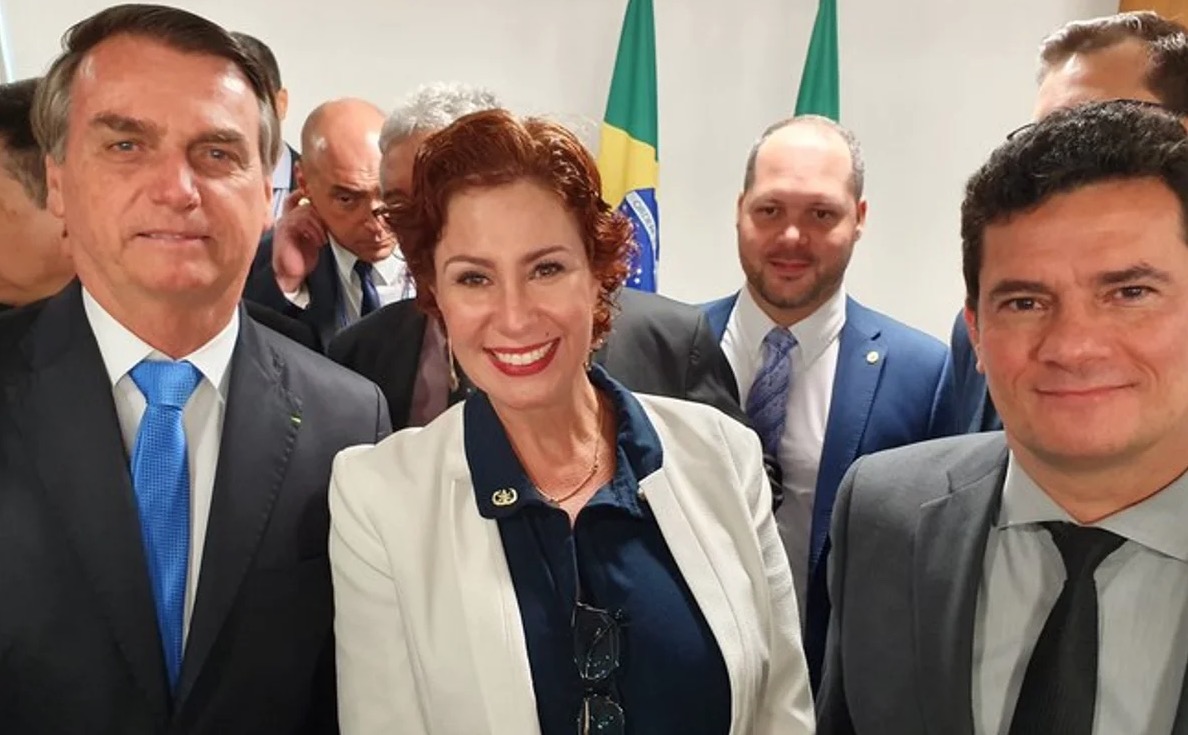 Carla Zambelli chama Moro de traidor após mensagens expostas: 'escolham bem seus padrinhos'
