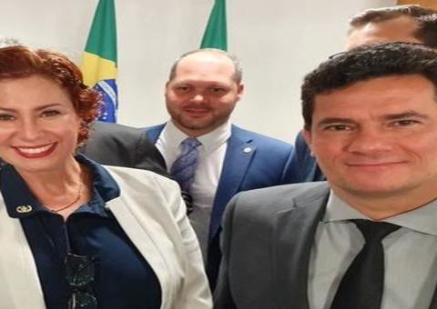 Carla Zambelli chama Moro de traidor após mensagens expostas: 'escolham bem seus padrinhos'