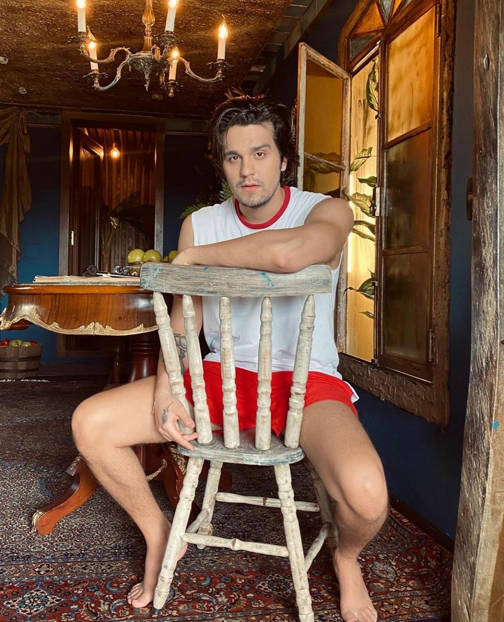 Luan Santana faz sua primeira Live de quarentena neste domingo