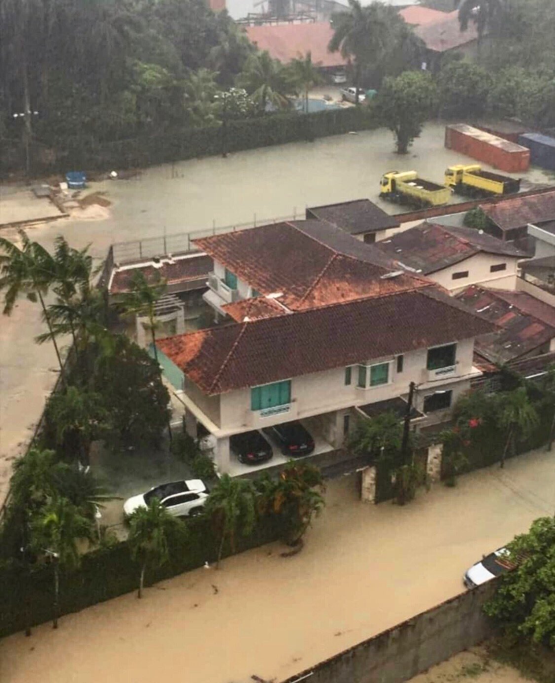 Defesa Civil registra alagações e desabamentos durante chuva em Manaus