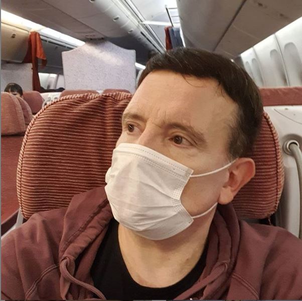 Após negar colapso em hospitais, Roberto Cabrini viaja a Manaus