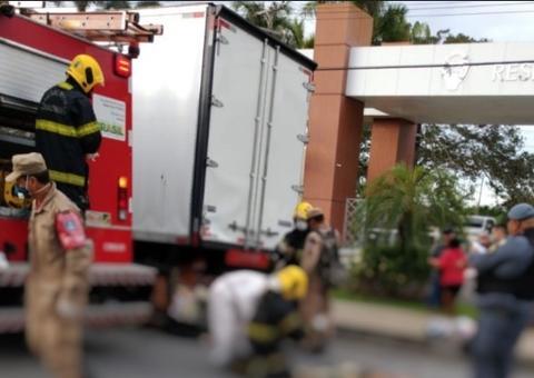 Voltando de balneário em Manaus, casal é lançado debaixo de caminhão e morre na hora 