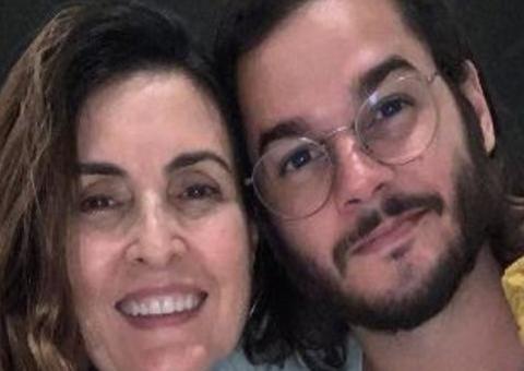 Túlio Gadêlha capricha no corte de cabelo do pai de Fátima Bernardes 