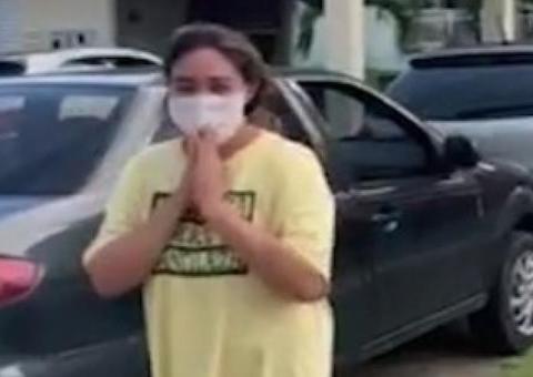 Em Manaus, mulher é recebida com aplausos após passar quase um mês na UTI por Covid-19