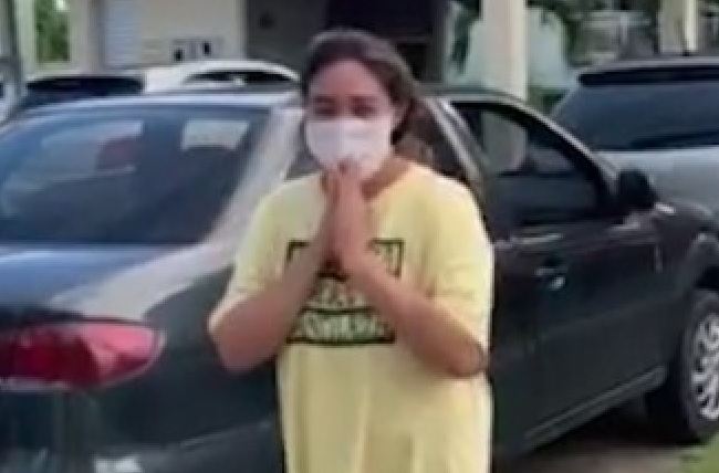 Em Manaus, mulher é recebida com aplausos após passar quase um mês na UTI por Covid-19