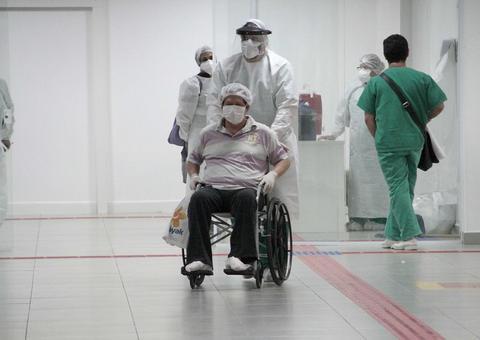 Sete pacientes recebem alta no hospital de campanha em Manaus