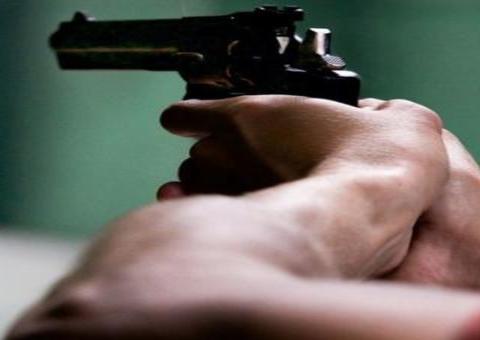 Adolescente é ferido a tiros por suposto traficante em rua de Manaus 