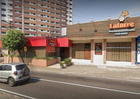 Disfarçados de clientes, dupla faz arrastão em pizzaria Latorre em Manaus 