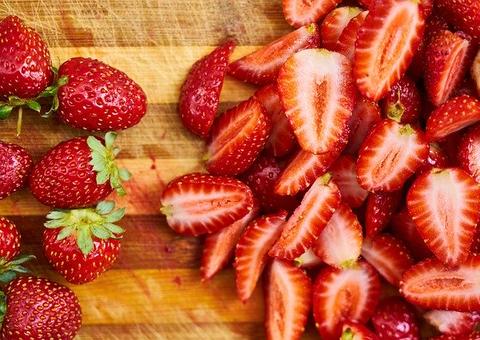  Morango age no sistema nervoso; conheça mais benefícios