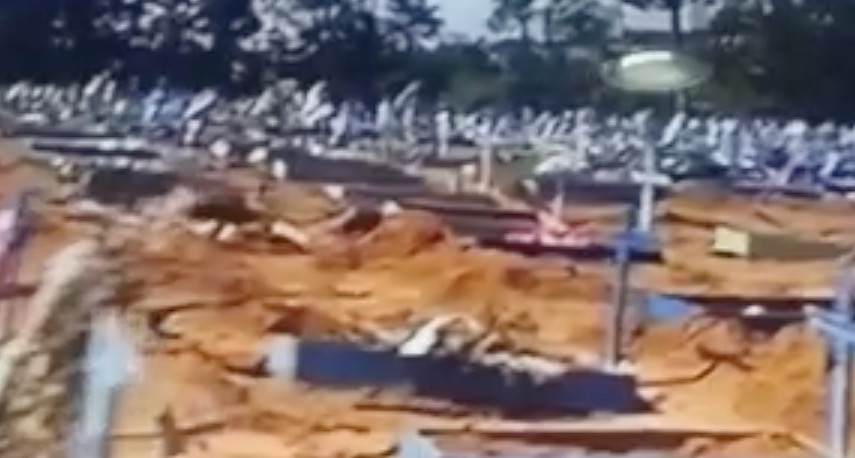 Jornal Nacional destaca recorde de enterros e caixões sendo empilhados em cemitério de Manaus