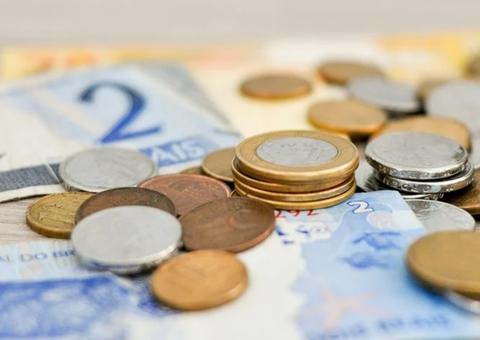 Proposta para ajuda de estados e municípios prevê congelamento do salário de servidores