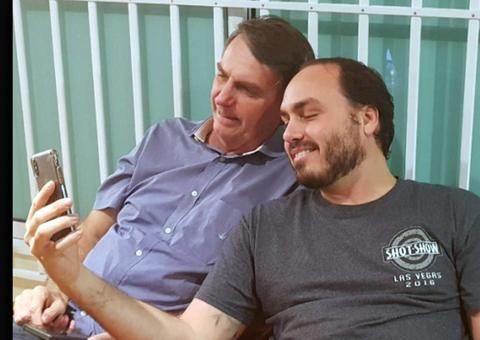 É liberdade de expressão, diz Bolsonaro sobre suposto esquema de fake news ligado ao filho