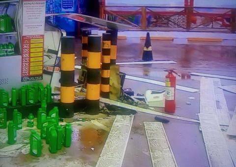 Em Manaus, bandidos rendem funcionários e explodem cofre de postos de combustíveis