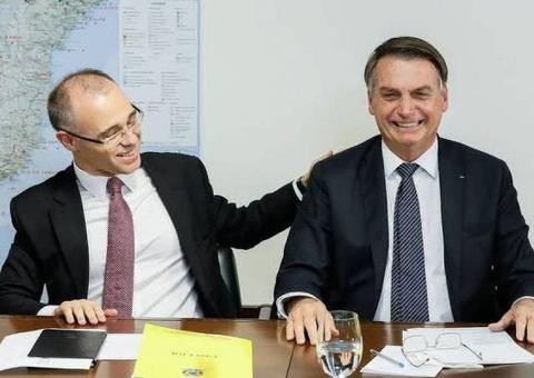 André Mendonça assume lugar de Moro e é o novo ministro da Justiça