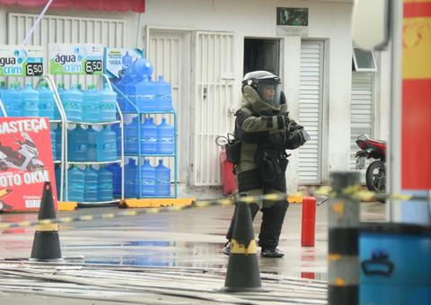 Após assalto, criminosos abandonam bomba em posto de combustíveis em Manaus