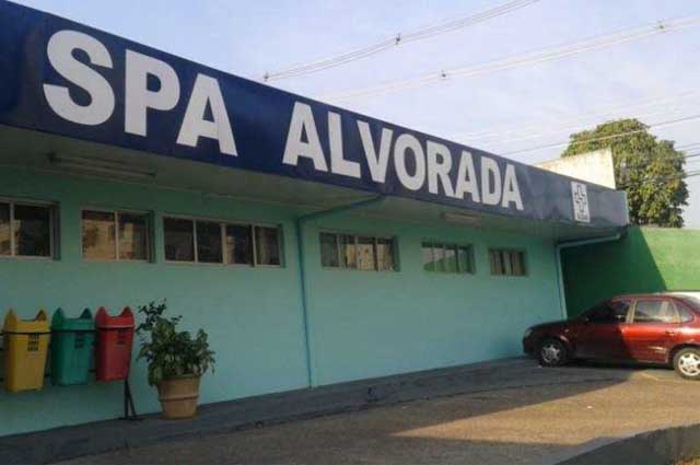 Esfaqueado, jovem é encontrado sangrando em avenida de Manaus