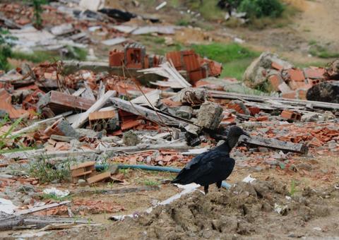 Um mês após reintegração de posse veja como está a comunidade Monte Horebe
