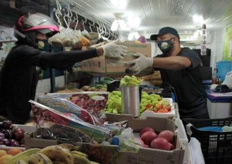 Feirantes oferecem delivery durante a quarentena em Manaus