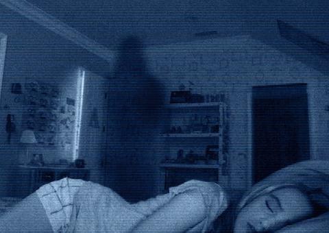 Novo filme da franquia Atividade Paranormal ganha data de estreia no Brasil