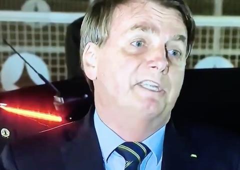 Bolsonaro diz: 'e daí?' ao ser questionado sobre Brasil ter passado a China em número de mortes