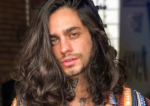 Thaigo Consani sofre acidente de moto e mostra ferimentos aos seguidores: 'Deus foi misericordioso'