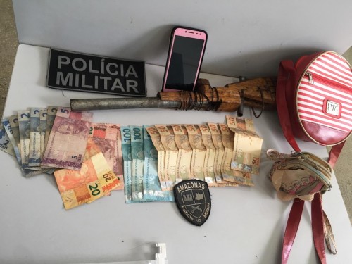 Suspeito de roubo é preso junto com irmã que teria xingado policiais no Amazonas