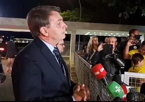 Bolsonaro revolta ao falar sobre mortes por coronavírus: “E daí? Lamento. Quer que eu faça o quê?