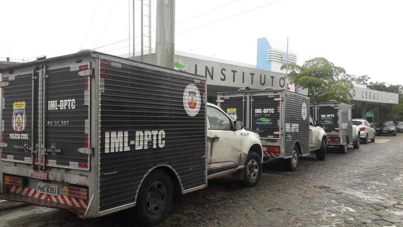 Com várias facadas, corpo de vendedor ambulante é encontrado no meio da rua no Amazonas 