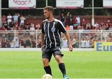 Jogador de futebol morre eletrocutado enquanto brincava com pipa