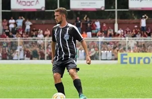 Jogador de futebol morre eletrocutado enquanto brincava com pipa