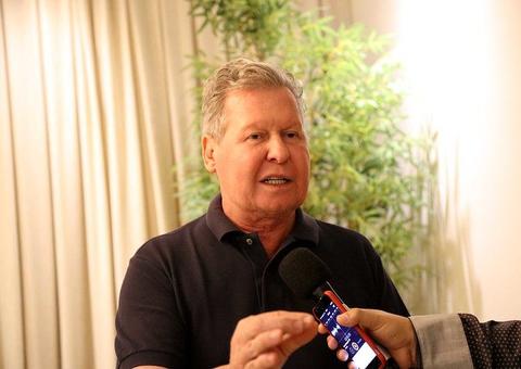 Arthur critica Bolsonaro e diz que Manaus espera avião cheio de remédios