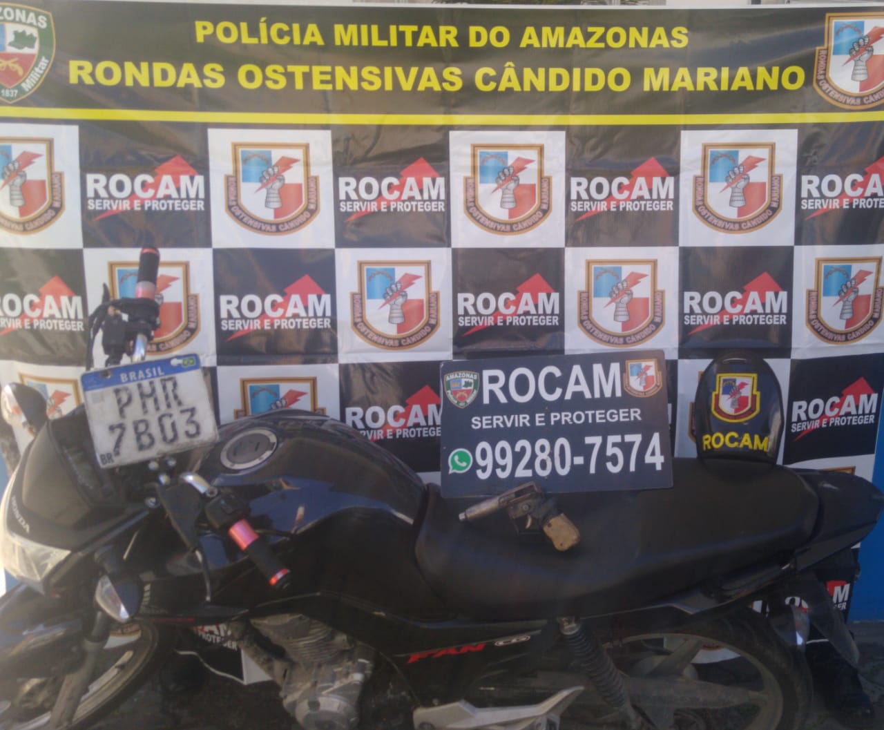 Dupla é detida com motocicleta roubada e arma caseira em Manaus 