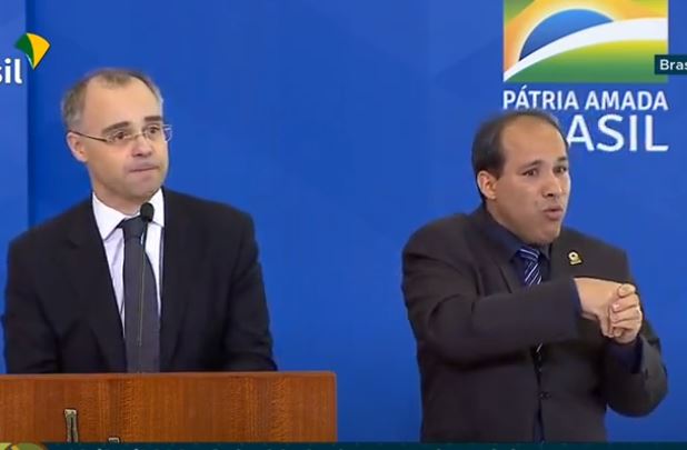 Novo Ministro da Justiça pede que Bolsonaro cobre mais operações na PF